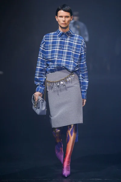 Look 14